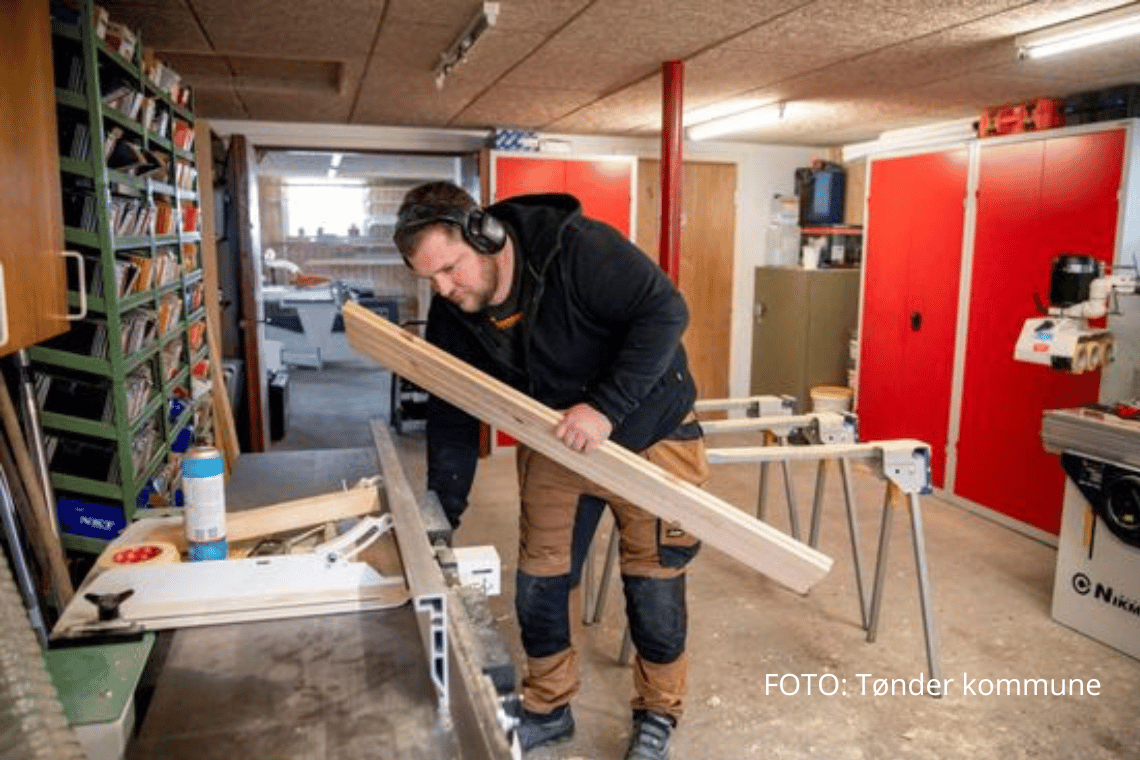 Lasse Thomsen fra Thomsen Tømrerforretning deltog første gang i et dialogmøde i december 2023. Han kan anbefale andre erhvervsdrivende at benytte sig af chancen for at styrke forbindelsen til kommunen og samtidig blive opdateret på kommende udfordringer.